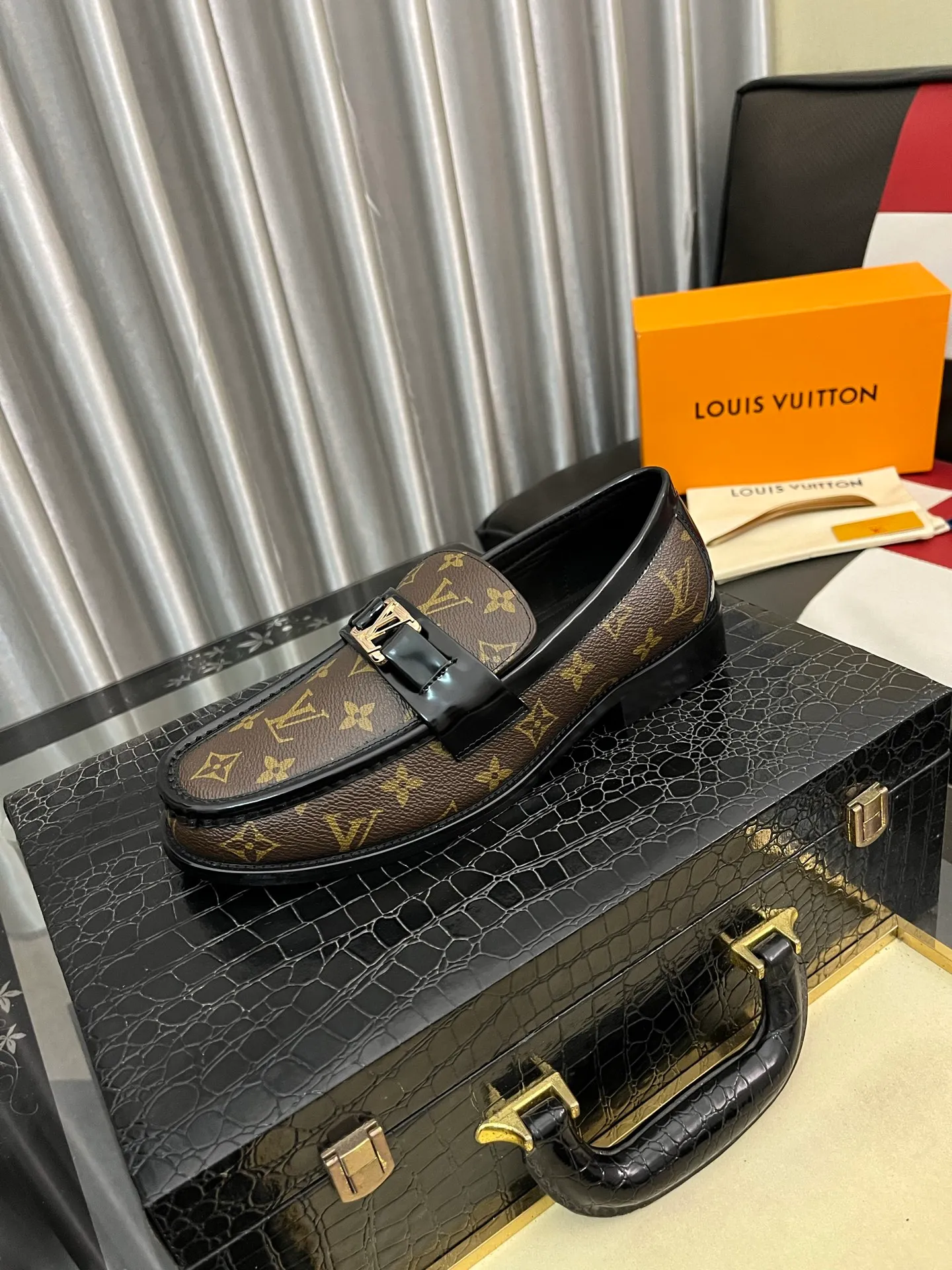 Men's Men's Shoes Men's Men's Shoes 💰520⌚️⌚️[LV] The most popular classic Louis Vuitton leather shoes. Synchronized with the official website, the upper adopts Italian imported upper embossing➕comfortable cowhide lining, fashionable atmosphere, unique brand and unique craftsmanship. Highlighting the hot style of the new year. Stop hesitating, stop wandering, get it now. Code number: 38--44. 3️⃣colors available